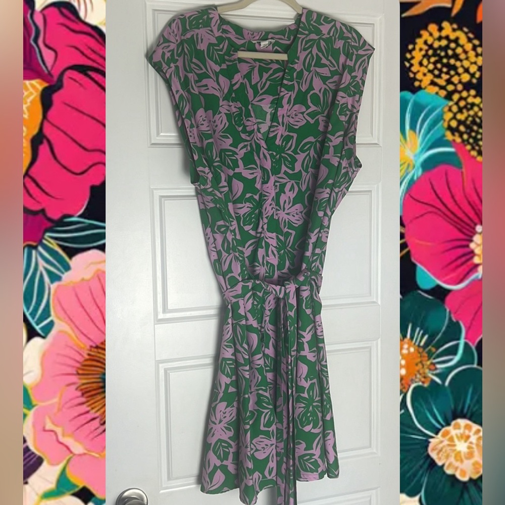 Sleeveless green and pink tie dress